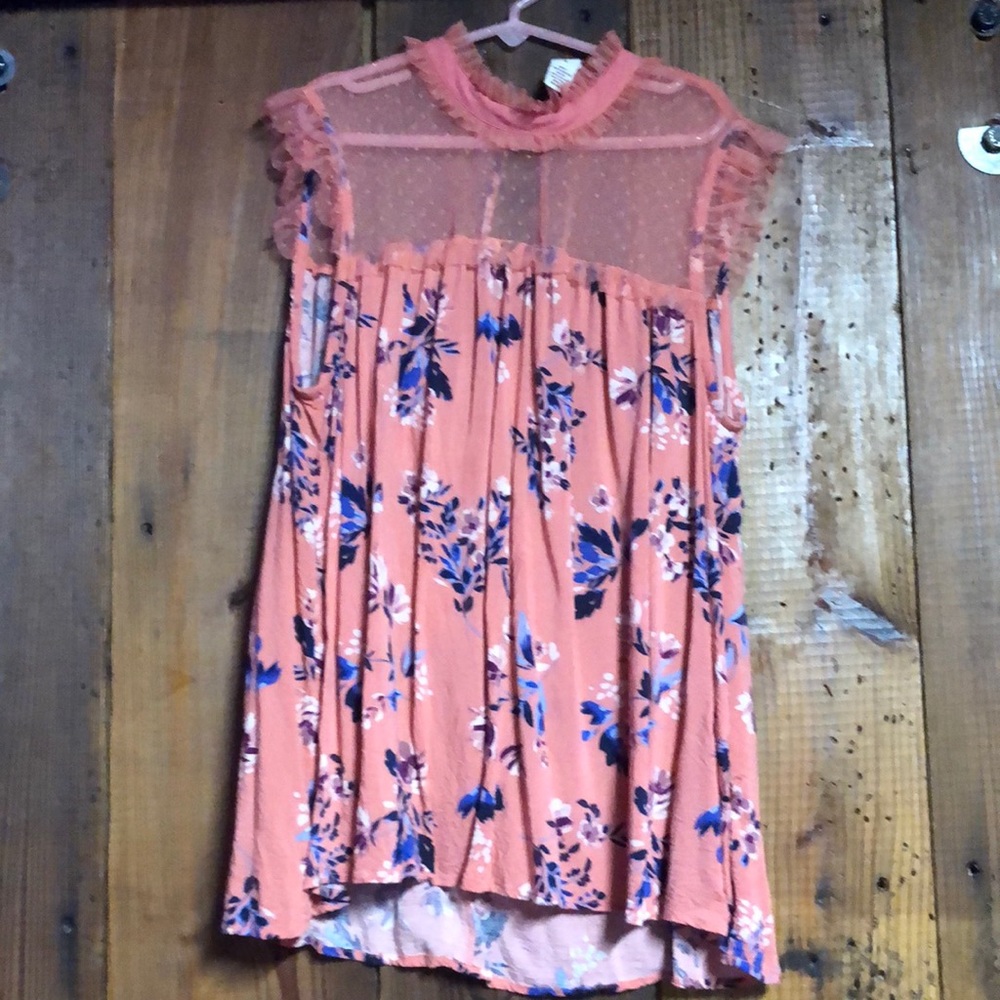 Sleeveless casual blouse